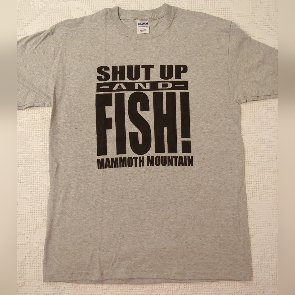 Men's Size Med Gray Graphic Short Sleeved Tee Shirt